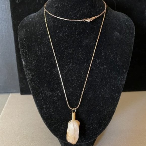 Citrine Caged Pendant Hanging from an 24" 80's Gold Faux Chain, Classic - Picture 9 of 9